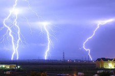 388px-Lightning_over_Oradea_Romania_3
